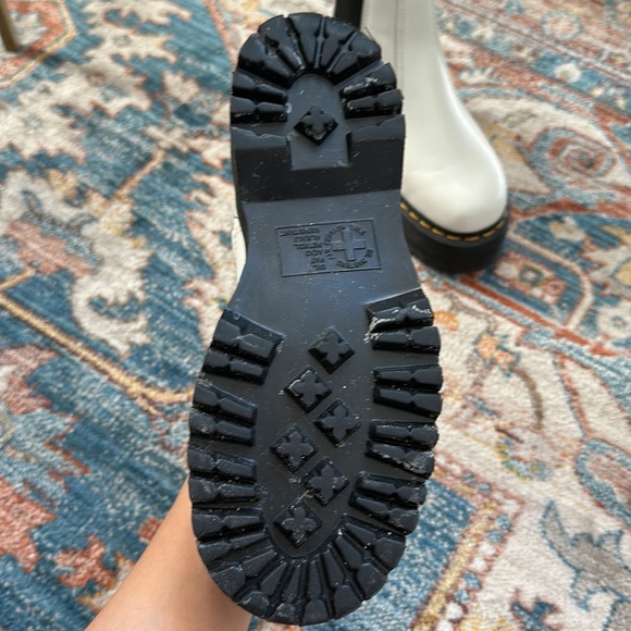 Women 6 Doc Martens Quad White Chelsea boots - Picture 2 of 2